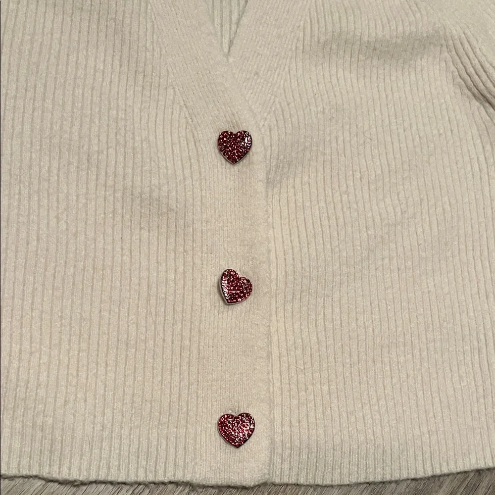 Elegant Cream Cardigan with Heart Buttons - Picture 4 of 8